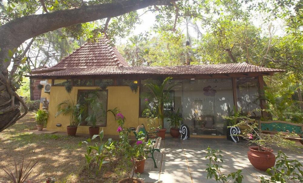 Varca Palms Beach Resort Exterior photo