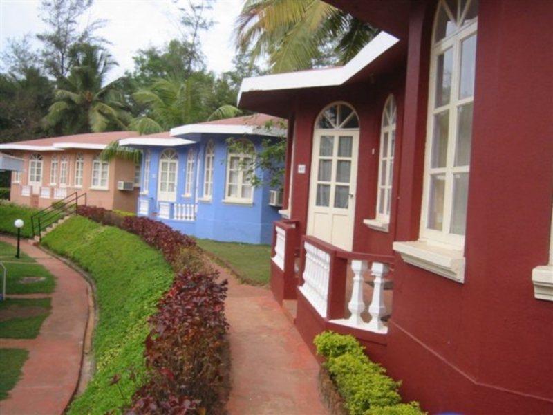 Varca Palms Beach Resort Exterior photo